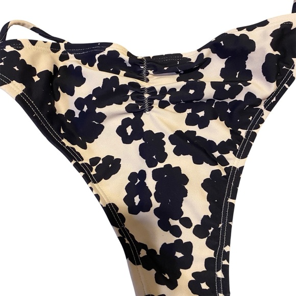 NWT Rachael Roy Ruffled Cheeky Bikini - Picture 3 of 6